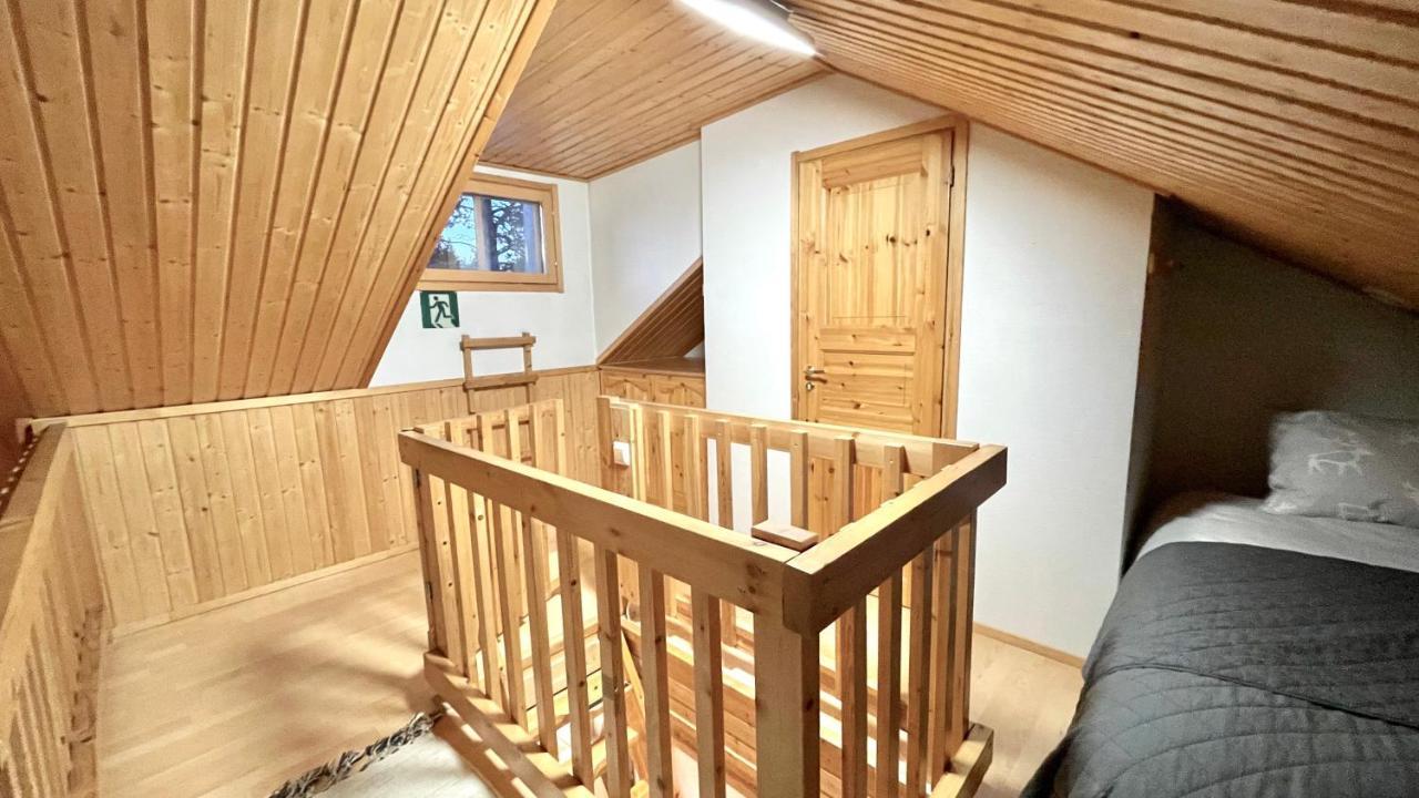 Nilimukka Log Near Center * Леви